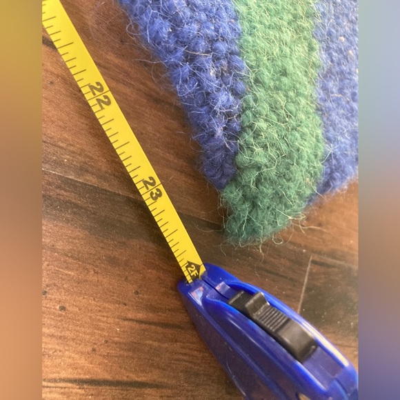 NWT colorful curves 2 feet 11 inches by 2 feet hook and weave - Picture 8 of 10